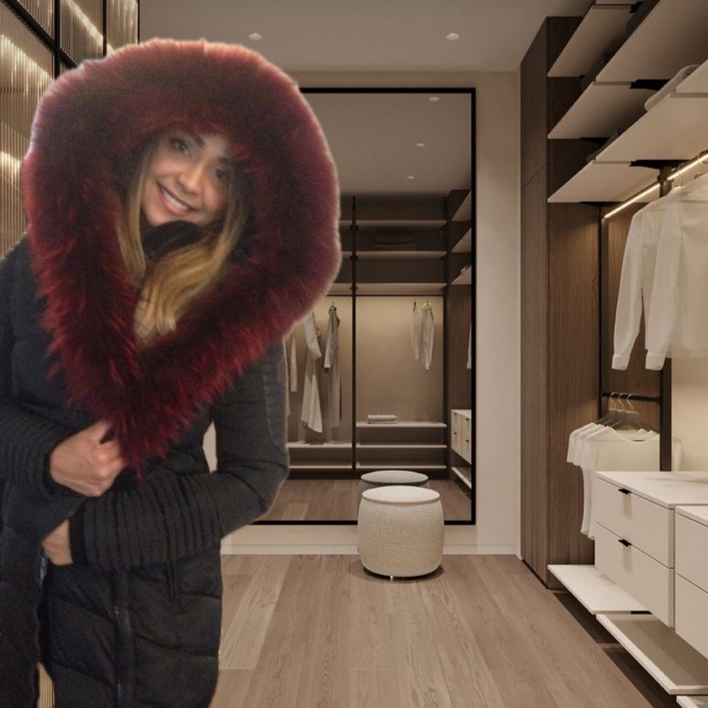 Fitted winter jacket with the most luxurious real Red fur!
